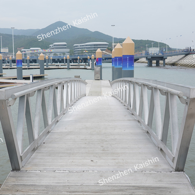 Stylish 15-20 Year Lifespan Silver Aluminum Gangways For Marina Floating Dock Pontoon