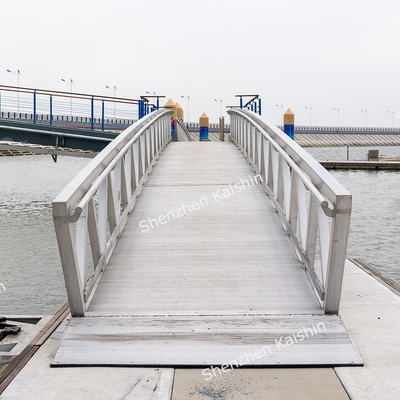 Customizable Floating Dock Marine Aluminum Gangways Ramps With 1.1m Height Handrail