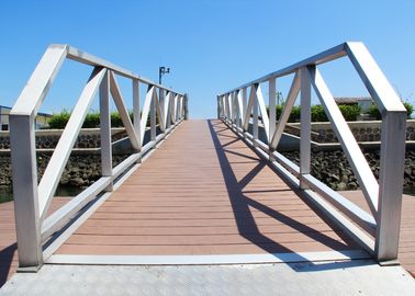Customizable Floating Dock Marine Aluminum Gangways Ramps With UHMW Rollers And Handrails
