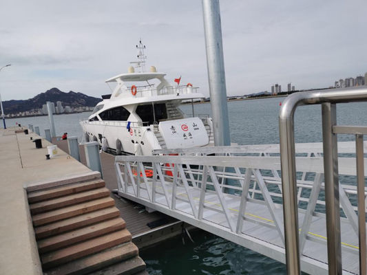Customizable Options Marine Aluminum Gangways With 300kgs/sqm Loading Capacity Floating Dock Pontoon Use