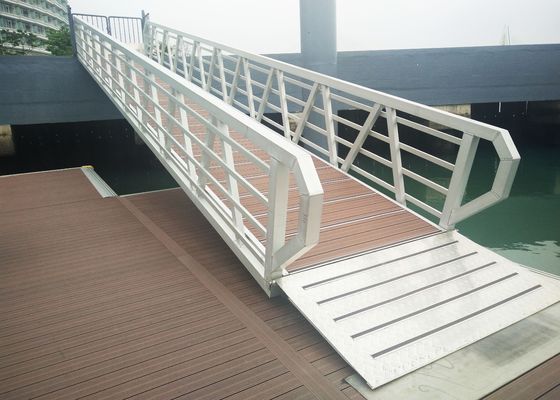 Customizable Options Marine Aluminum Gangways With 300kgs/sqm Loading Capacity Floating Dock Pontoon Use