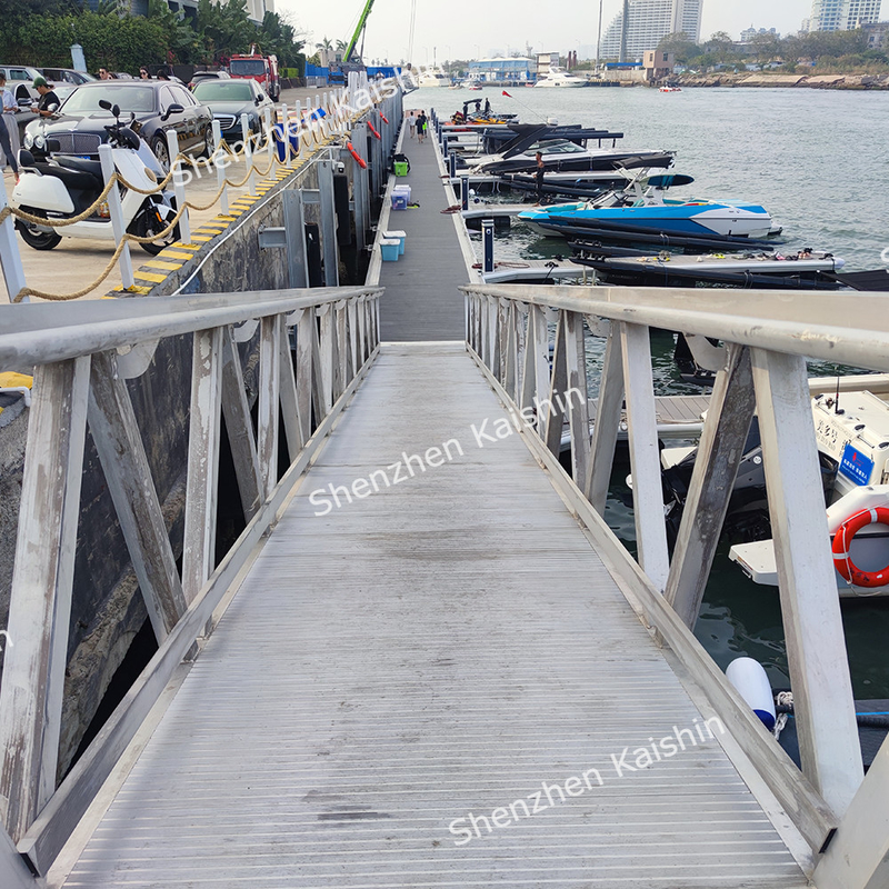 Non-Slip Resistant Aluminum Gangway Floating Bridge Pontoon Customizable Marina Floating Dock