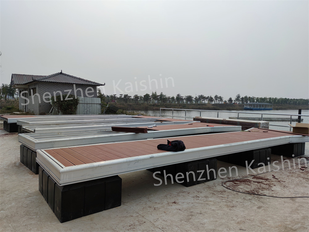 Highly Resistant LLDPE Floater Dock Floats For Marina Dock Aluminum Alloy Floating Pontoon