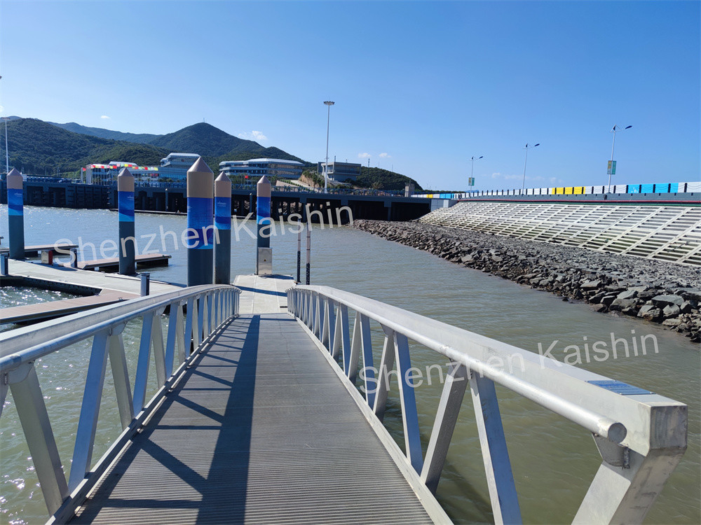 Aluminum Alloy 300kgs/sqm Gangways Marine Aluminum Gangways With Silver Color