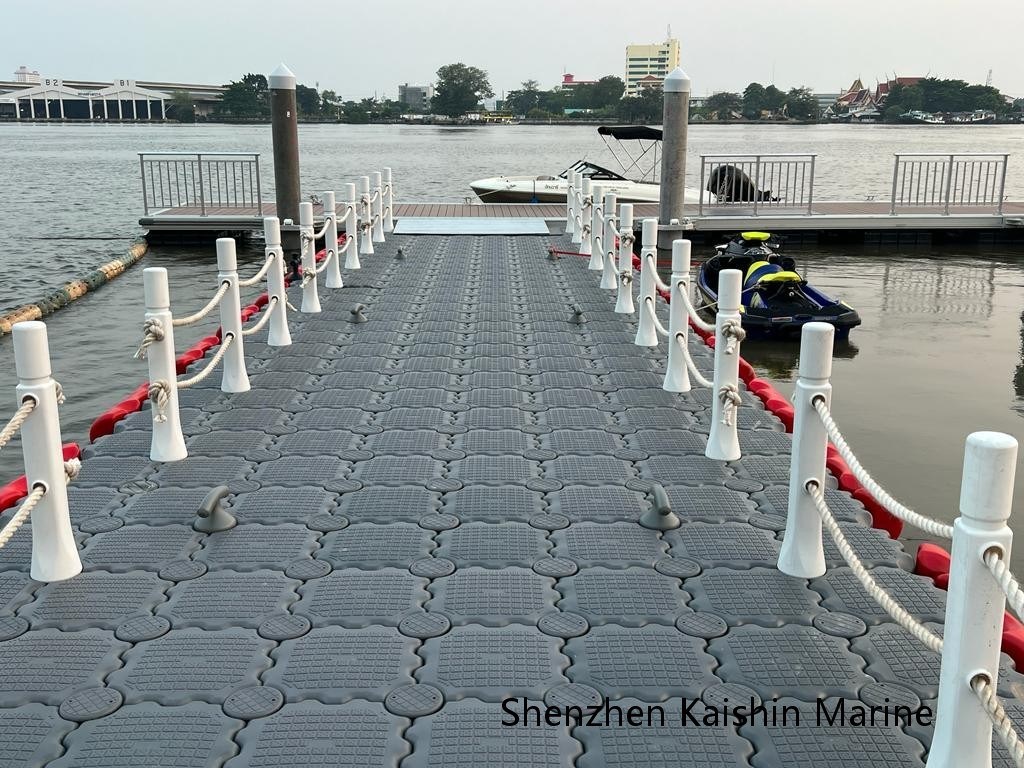 HDPE Modular Floating Dock Cubes with Tool-free Assembly and Corrosion Resistant 500 X 500 X 400mm Dimensions